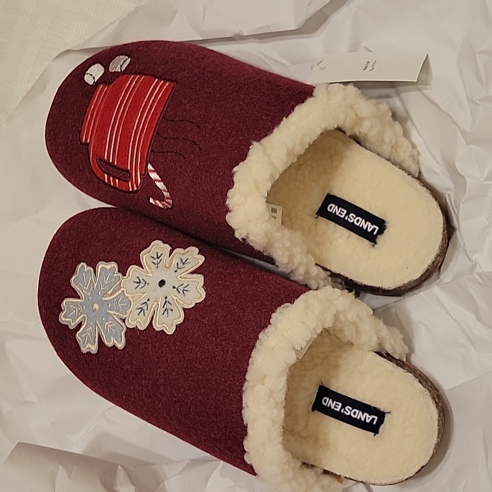 Slippers NWT Ladies sz.9 Lands End, NEW WINTER COCOA& SNOWFLAKES